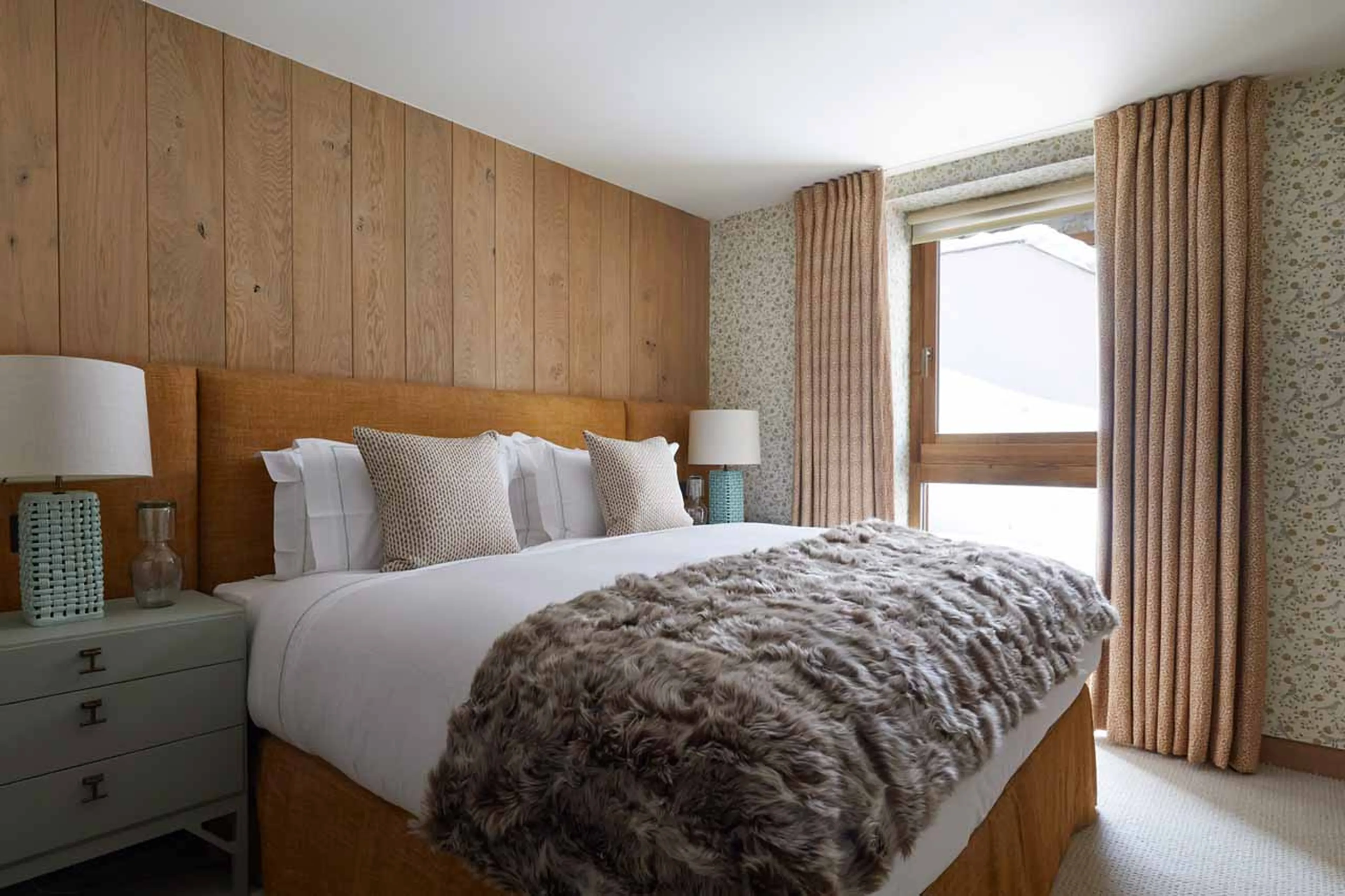 Double bedroom with king-size bed at Silverstone Lodge Penthouse 4 in Val d'Isere