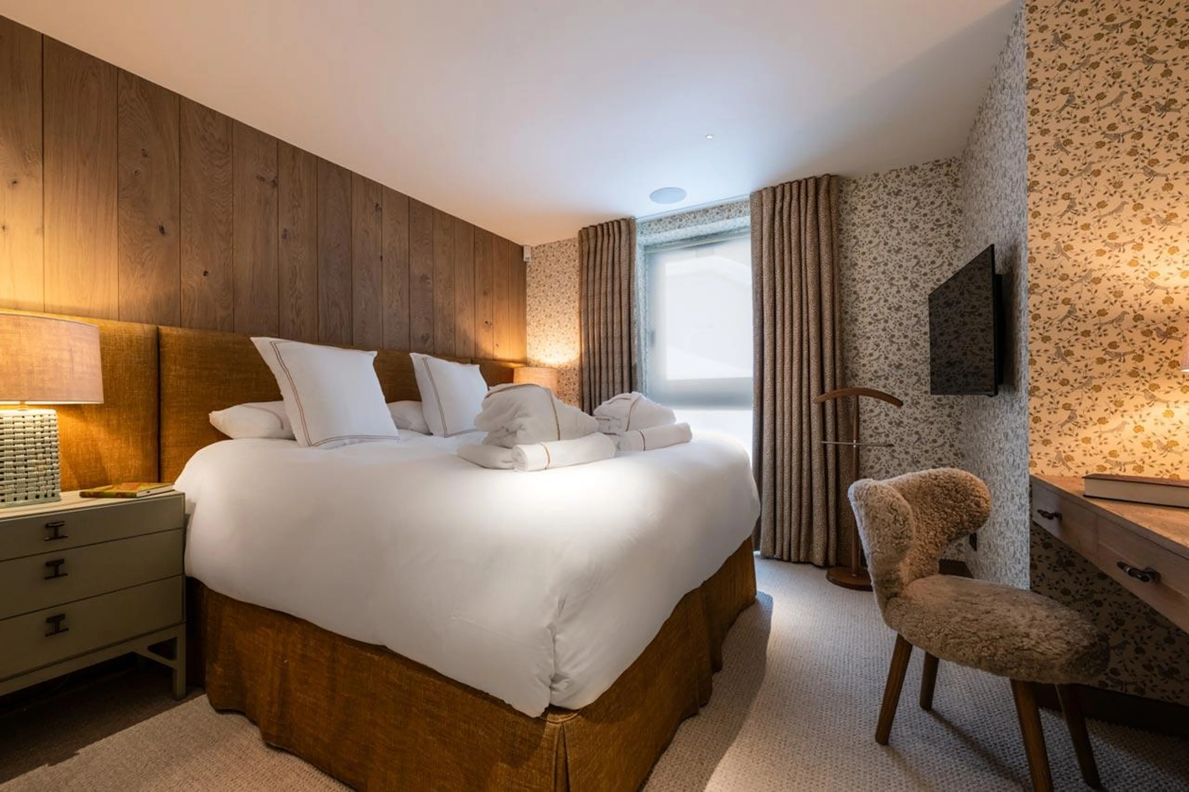 Double bedroom with king-size bed at Silverstone Lodge Penthouse 4 in Val d'Isere