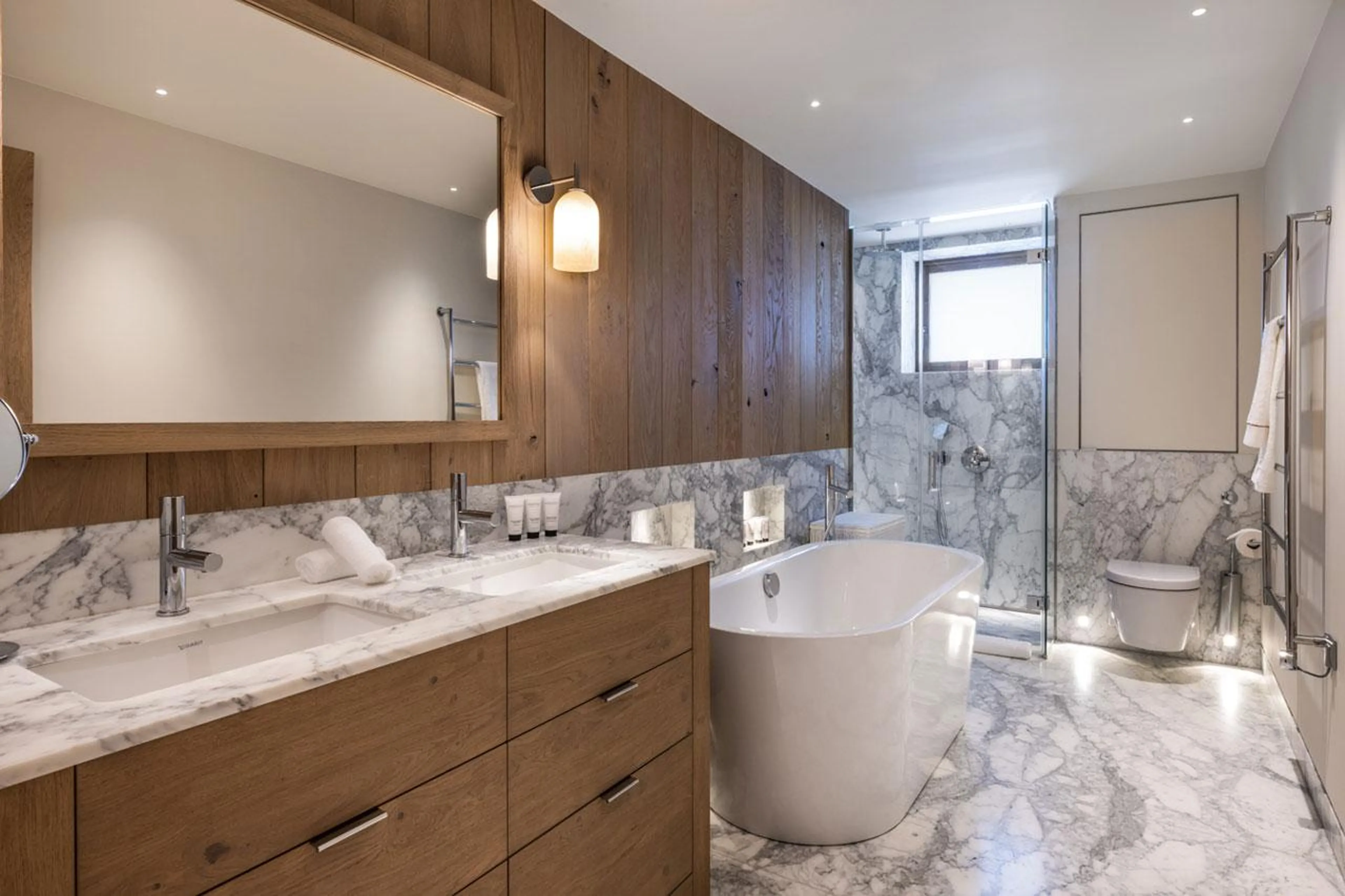 En-suite bathroom at Silverstone Lodge Penthouse 4 in Val d'Isere