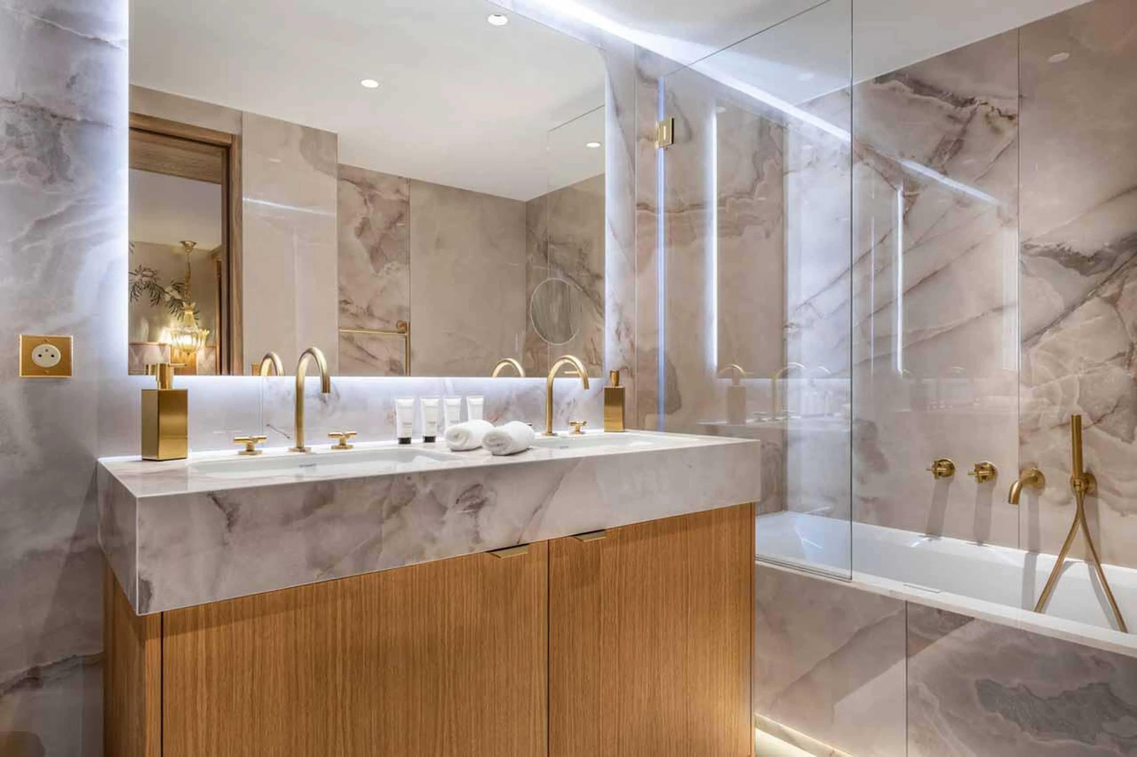 En-suite bathroom at Silverstone Lodge 5 in Val d'Isere