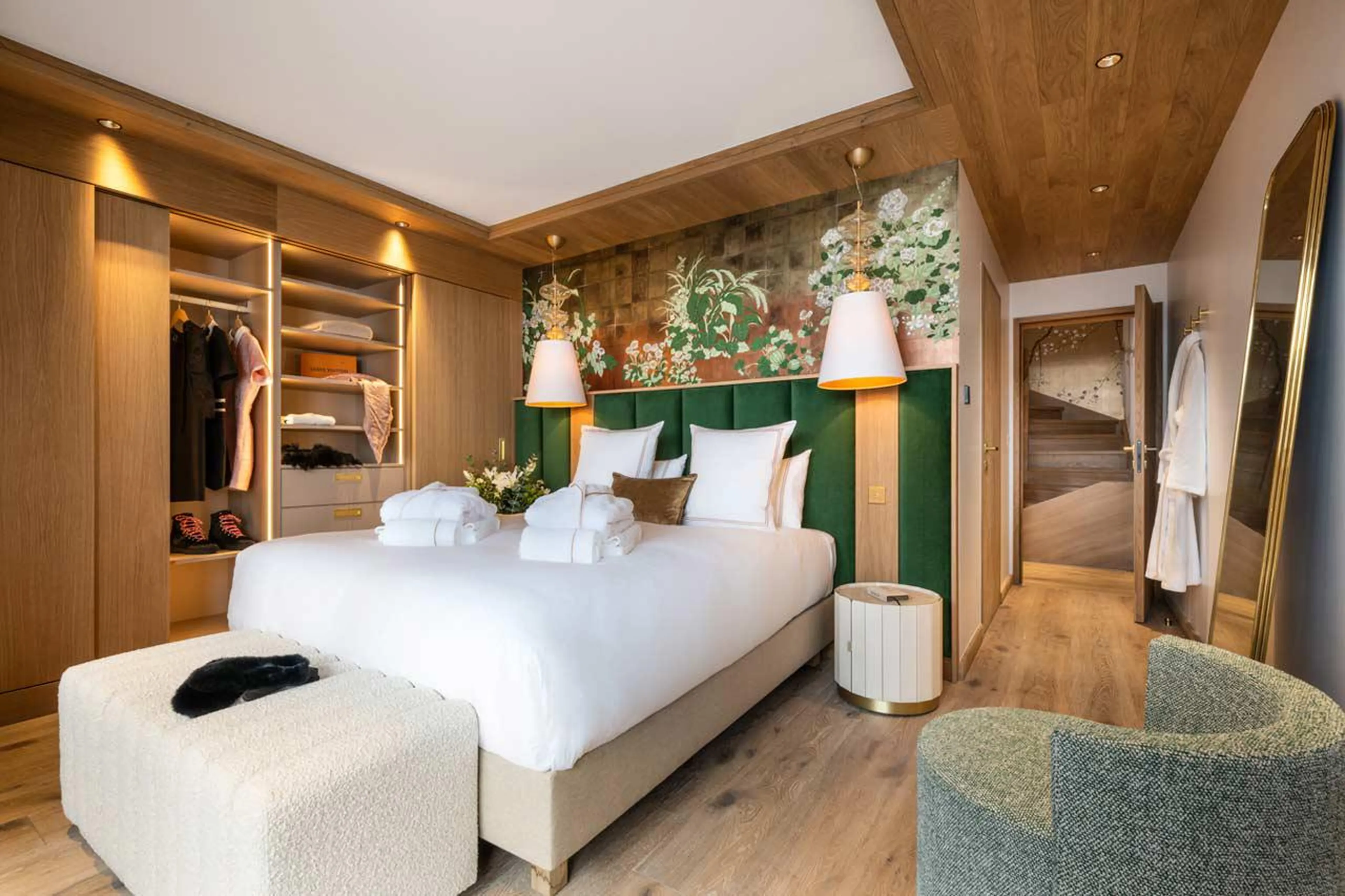 Double bedroom with queen-size bed at Silverstone Lodge 5 in Val d'Isere