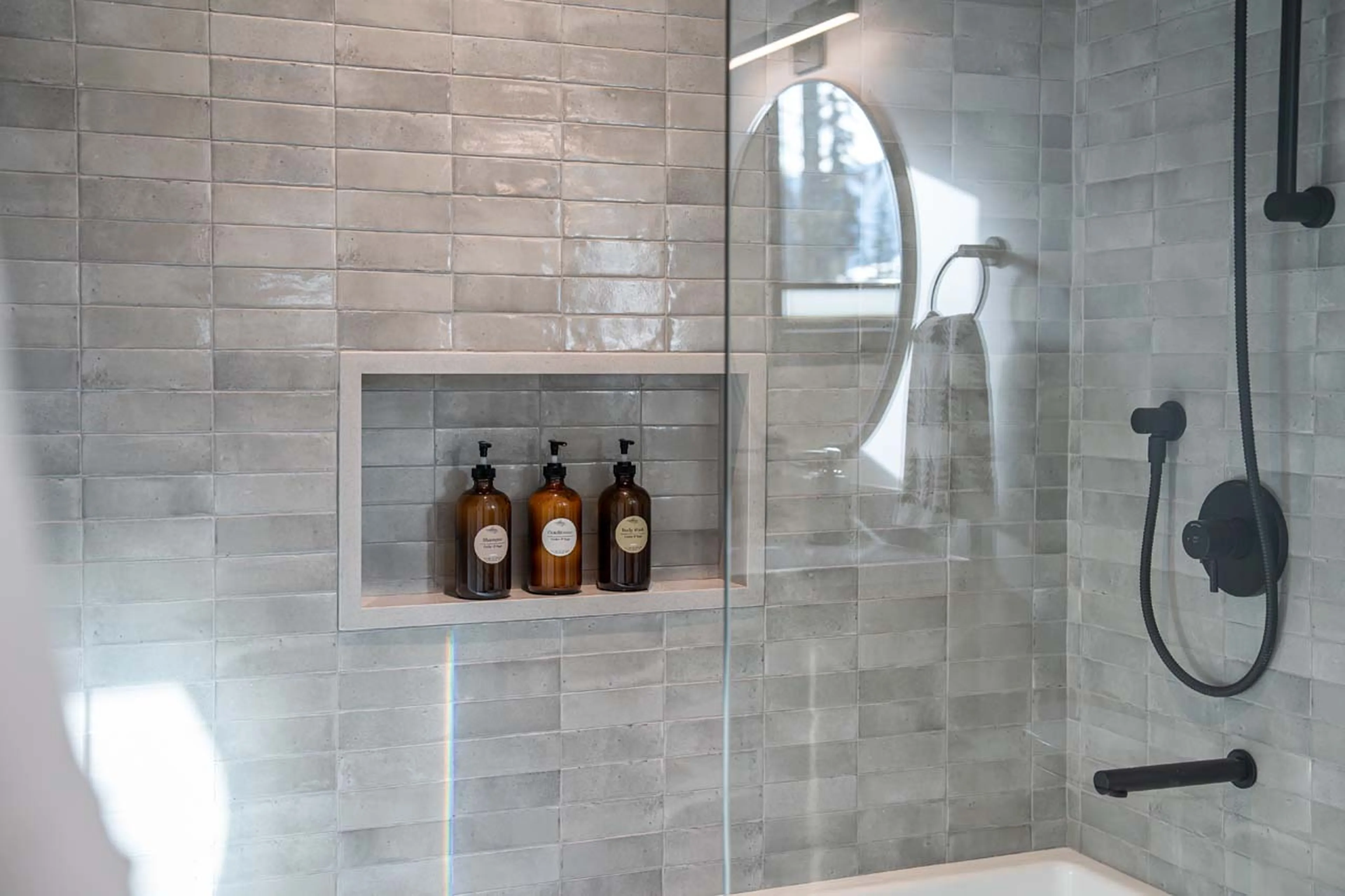 En-suite bathroom in Sitka Spruce Mountain, Revelstoke