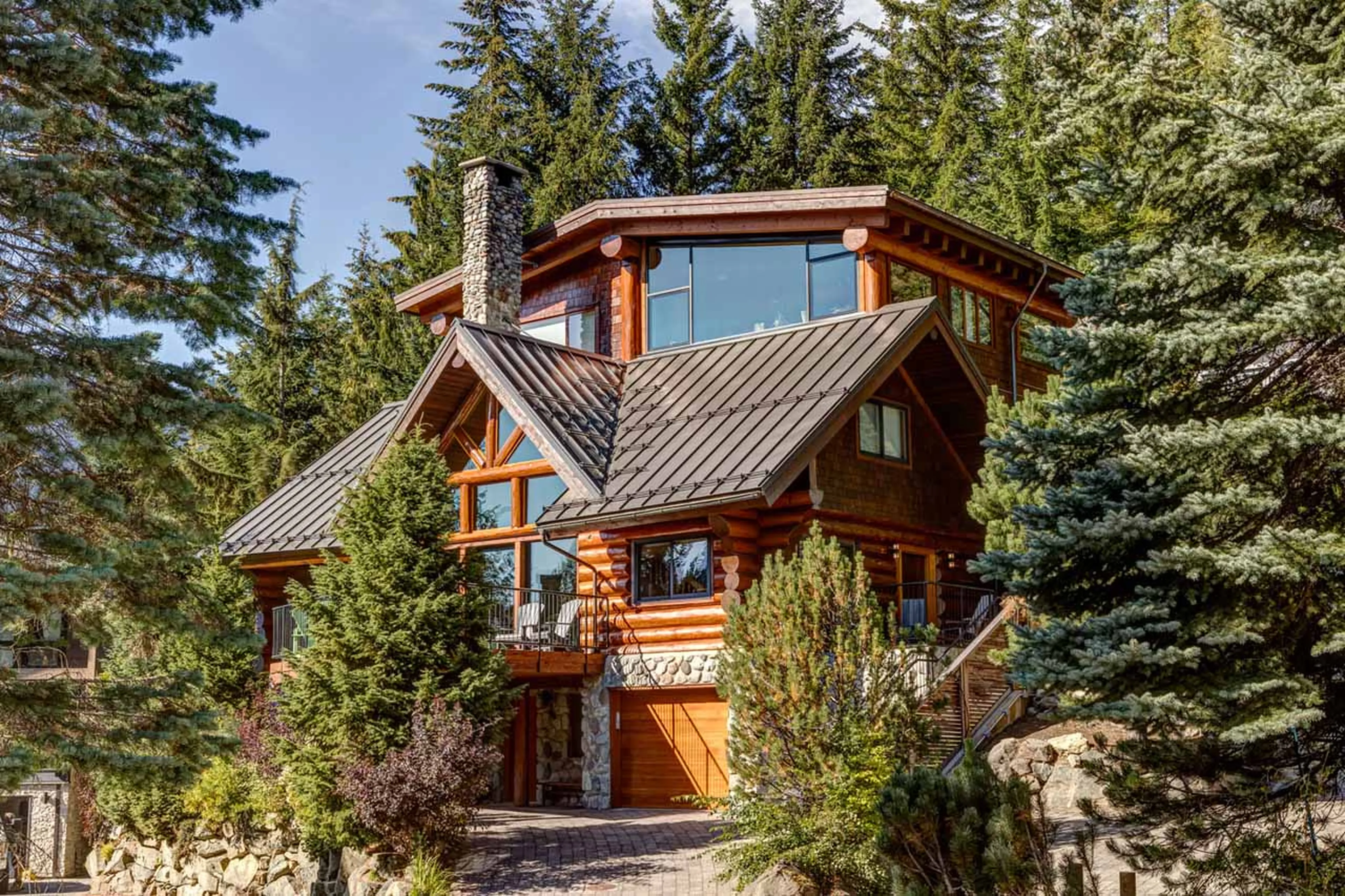 Exterior driveway at Snowridge Chalet 7 in Whistler