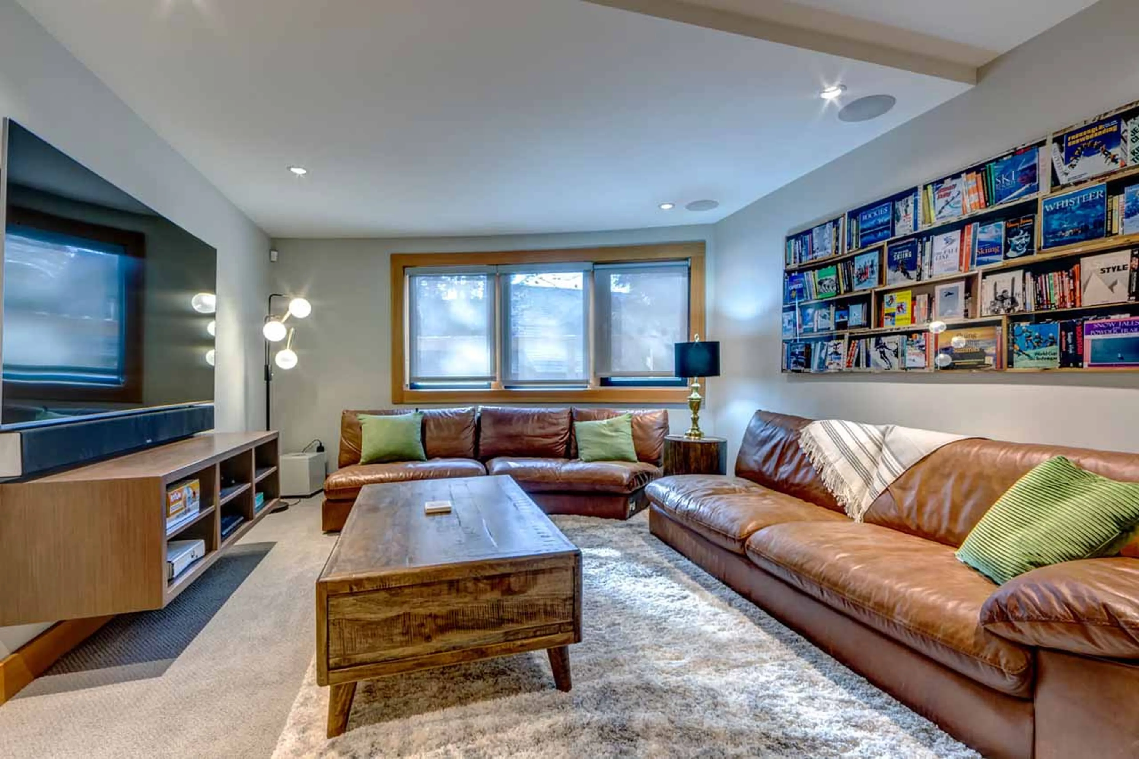 TV room at Snowridge Views in Whistler