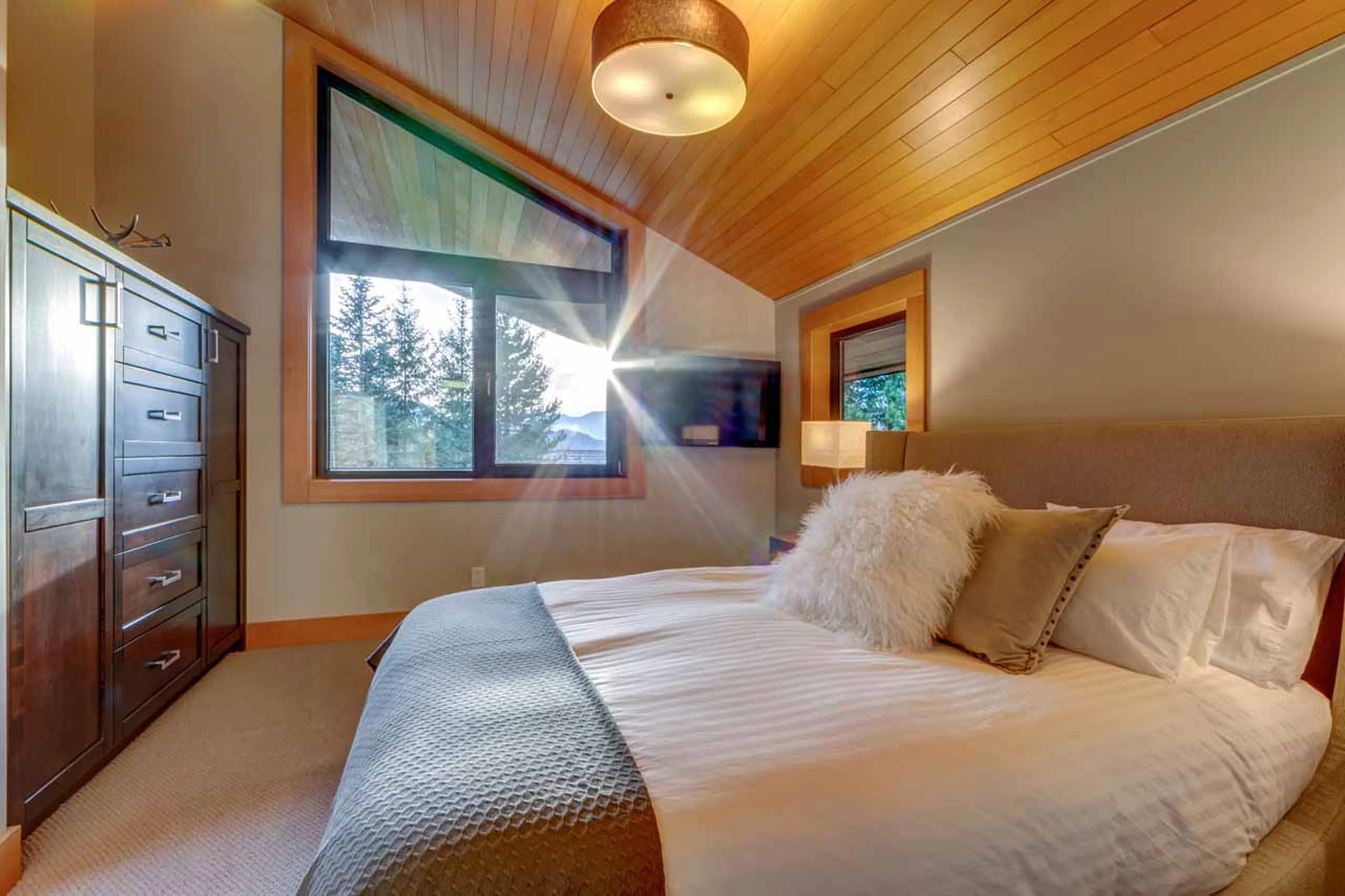 Bedroom 2 at Snowridge Views in Whistler