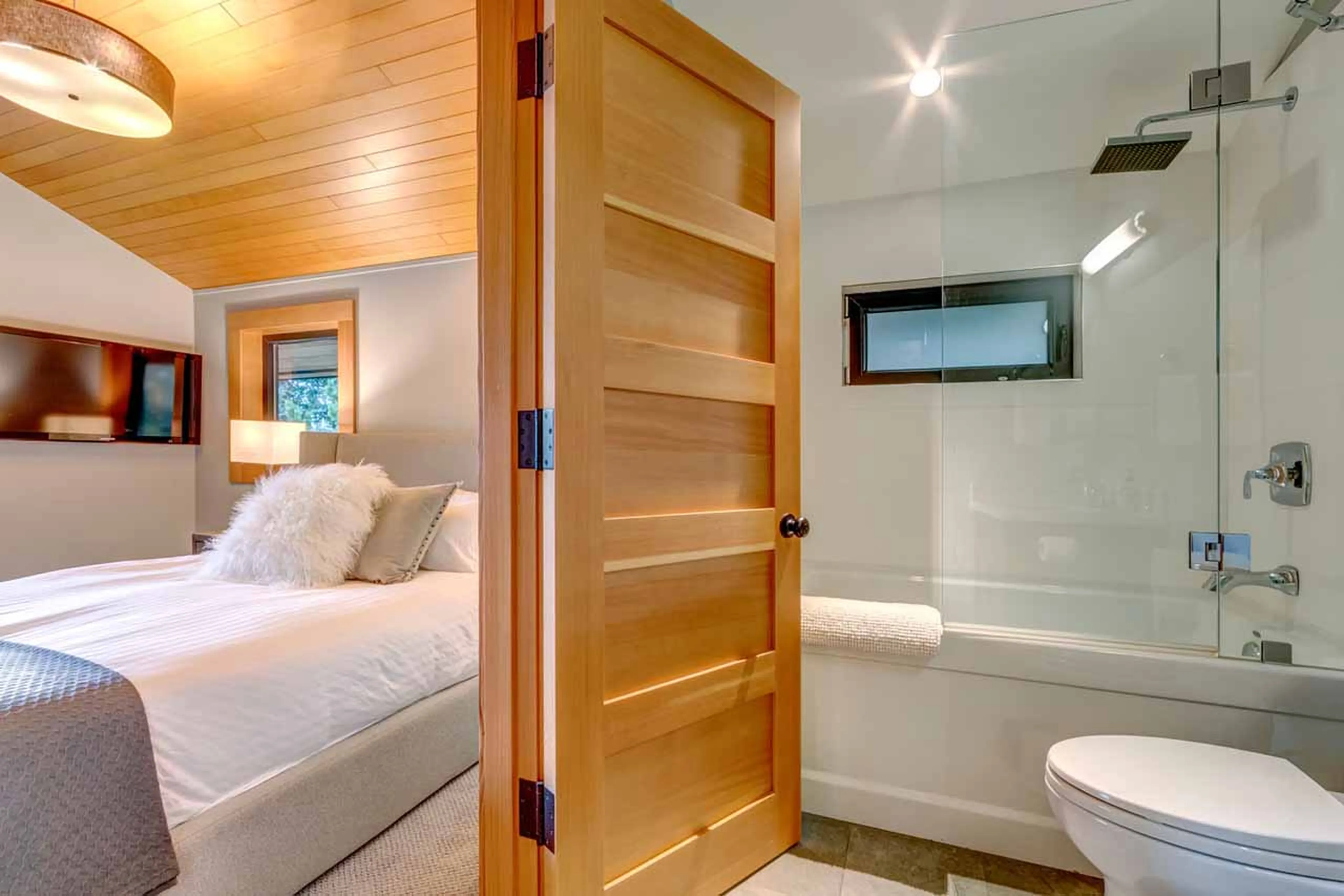 Bedroom 2 bathroom at Snowridge Views in Whistler