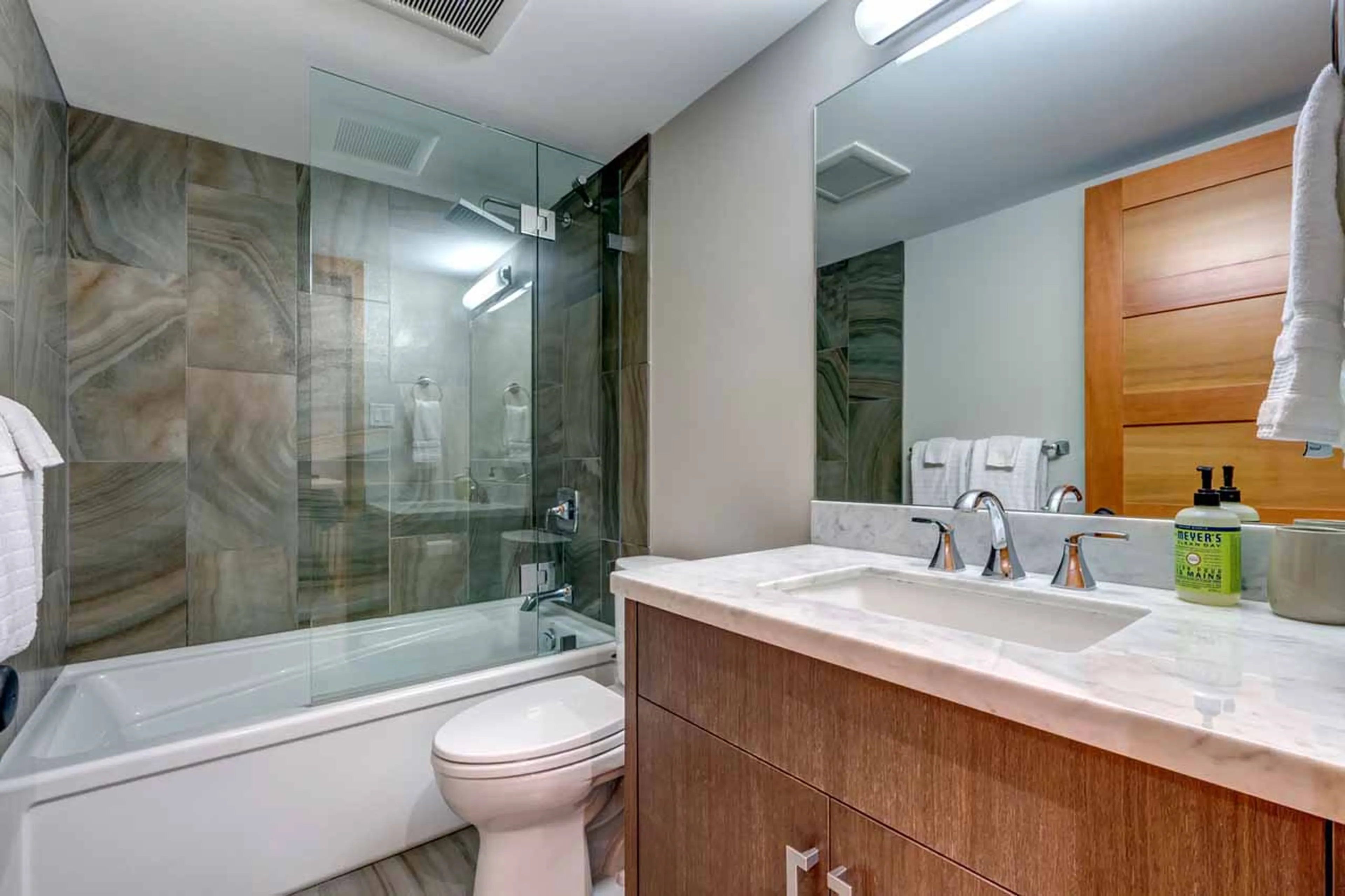 Bedroom 5 en-suite at Snowridge Views in Whistler