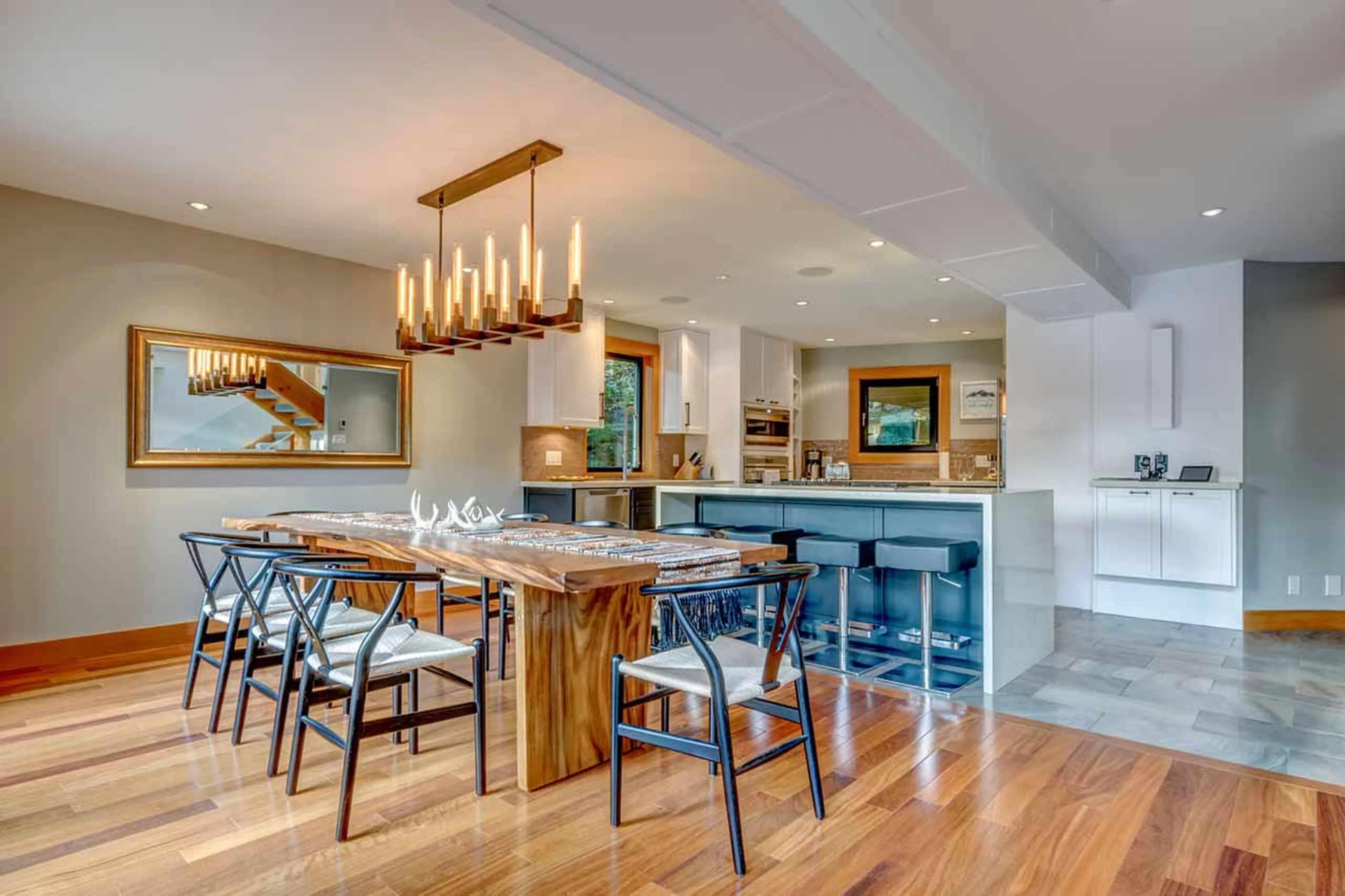 Dining area at Snowridge Views in Whistler