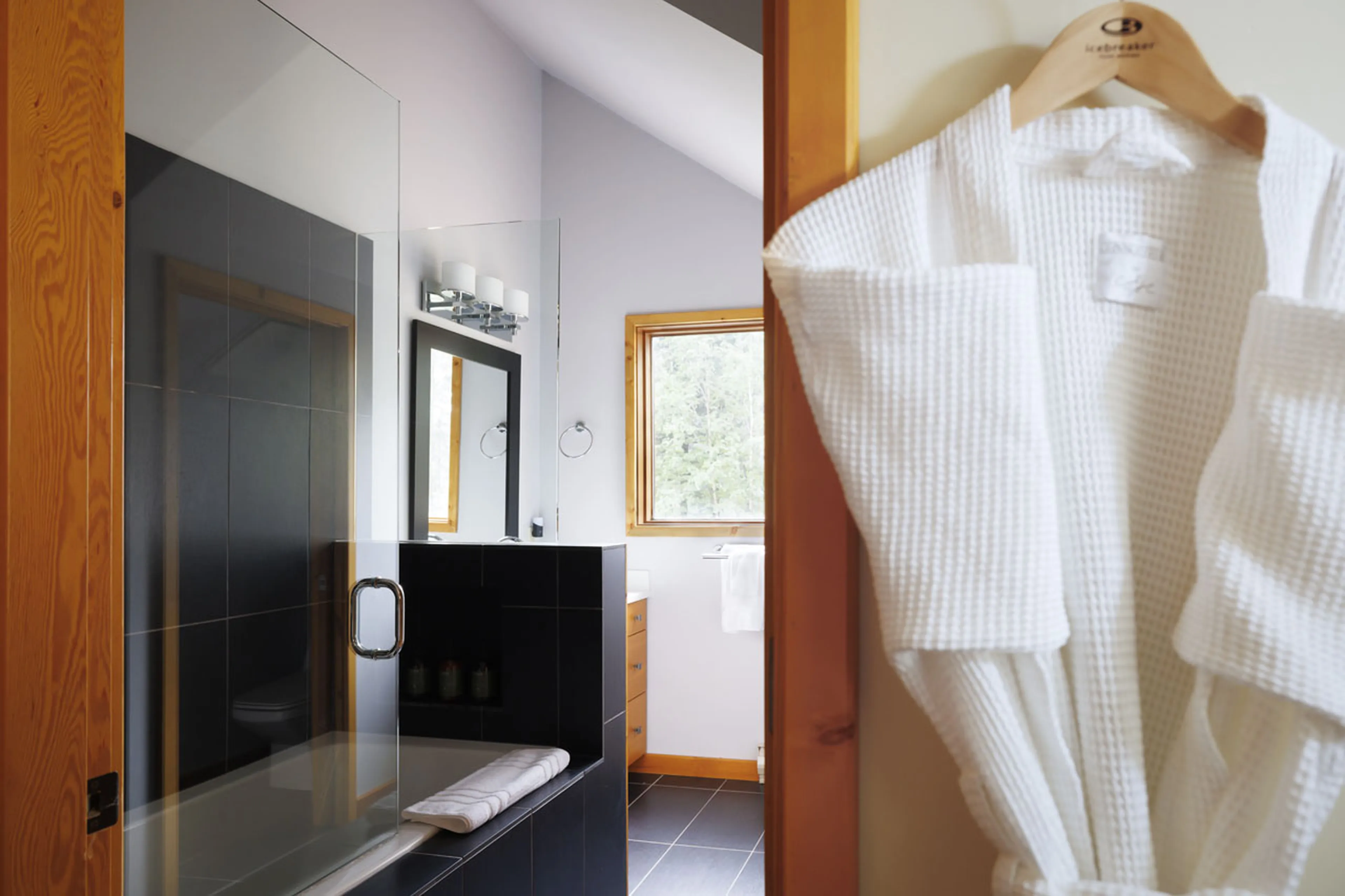 En-suite bathroom at Spirit Bear Lodge in South Chilcotin, British Columbia
