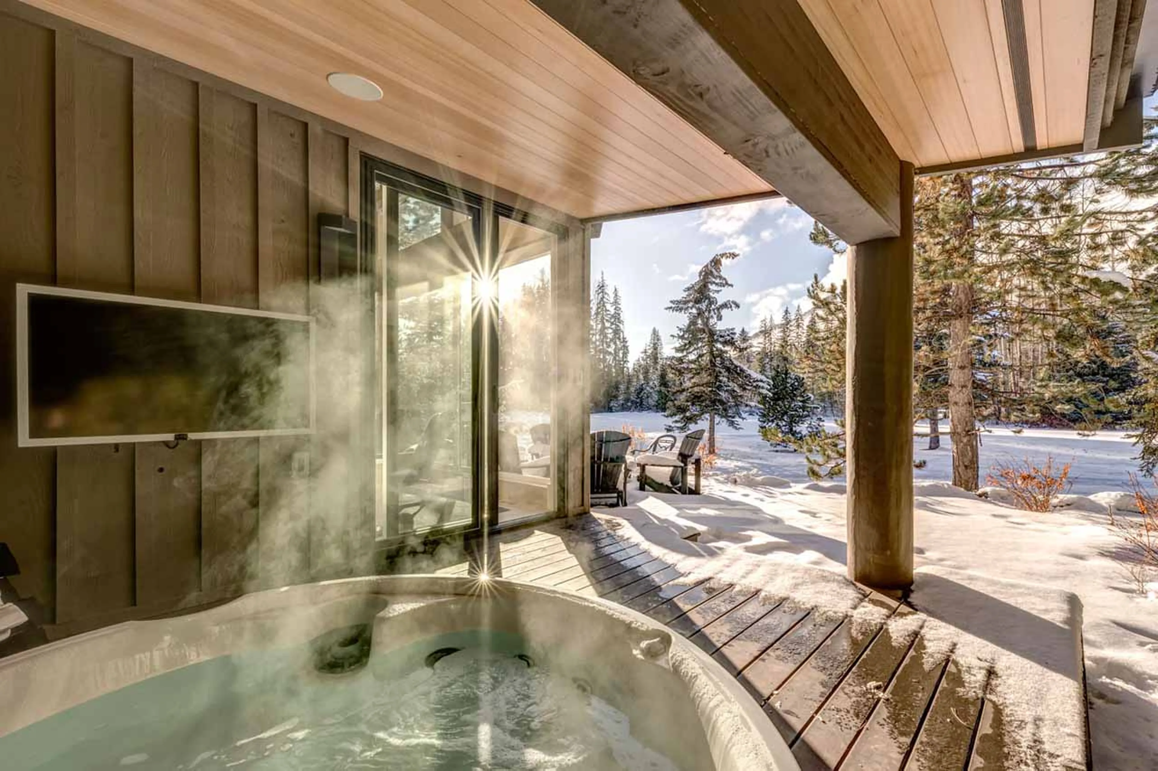 Hot tub at Chalet Stellar Jay in Whistler