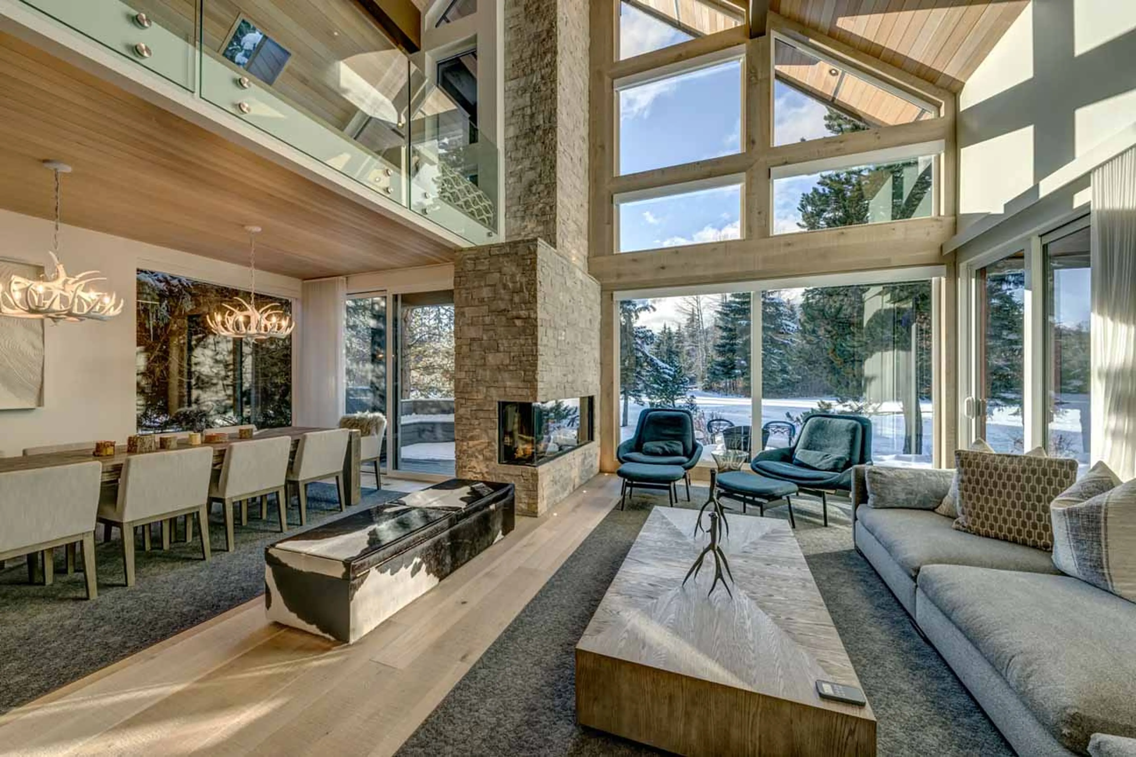Living area open-plan at Chalet Stellar Jay in Whistler