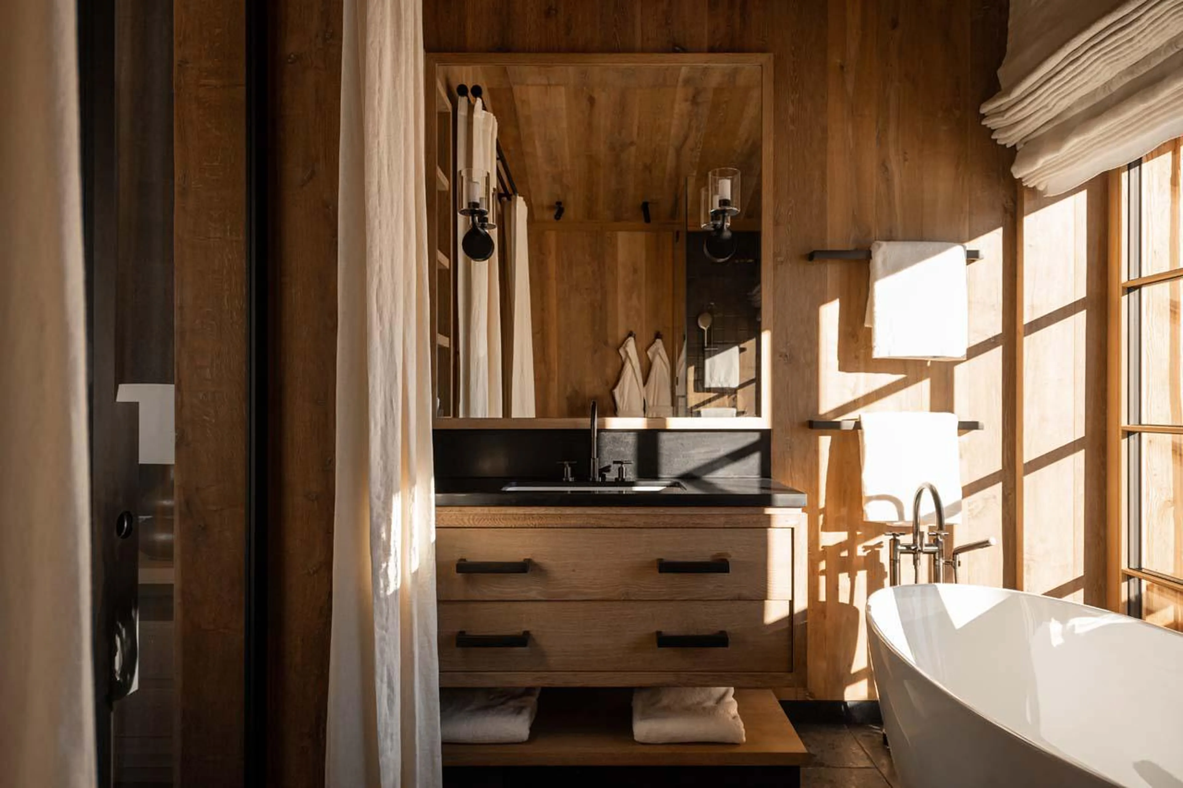 En-suite bathroom with bath and shower at The Barn in Lech