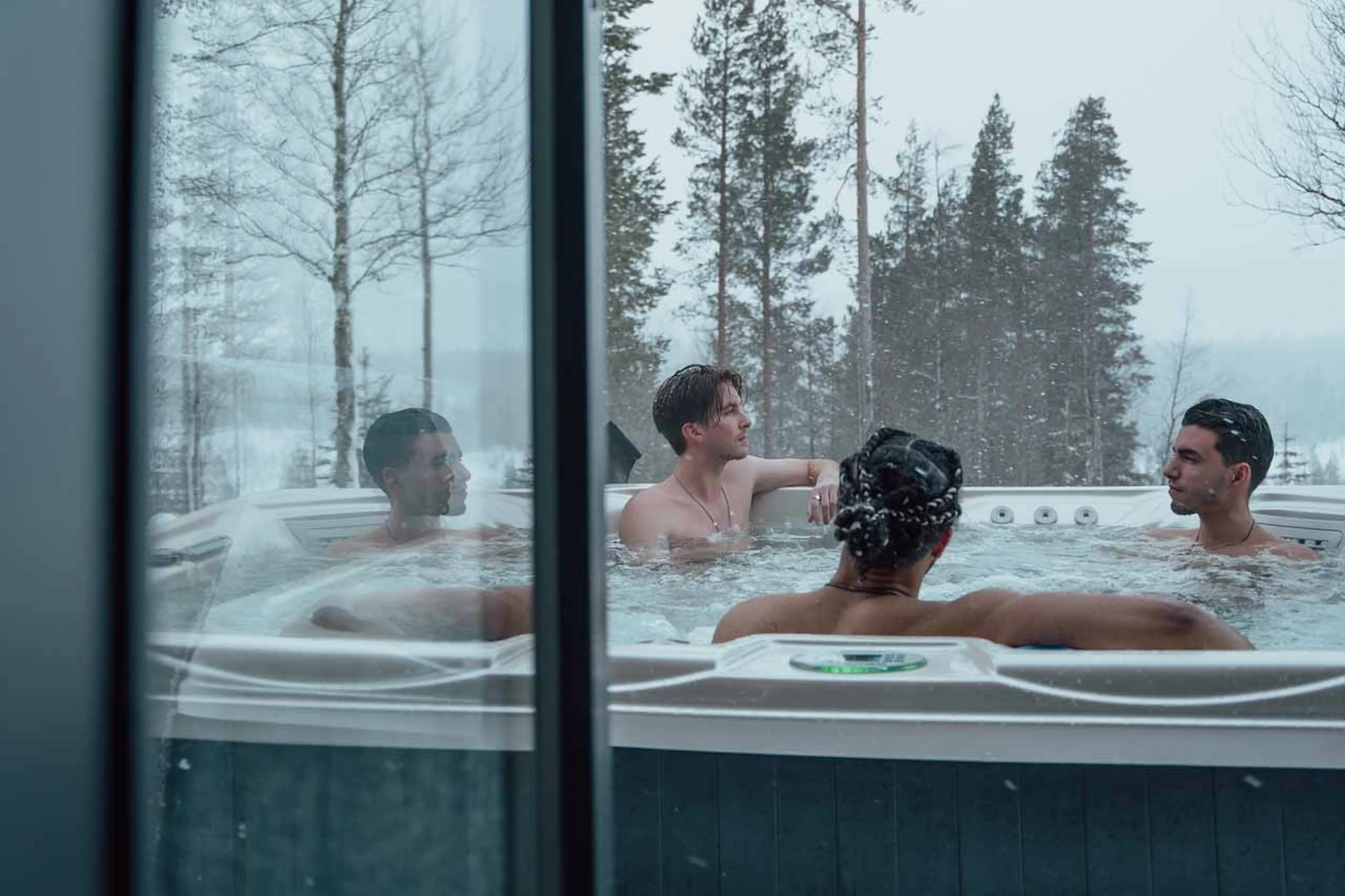 Outdoor Jacuzzi in The Fell Lodge, Finland
