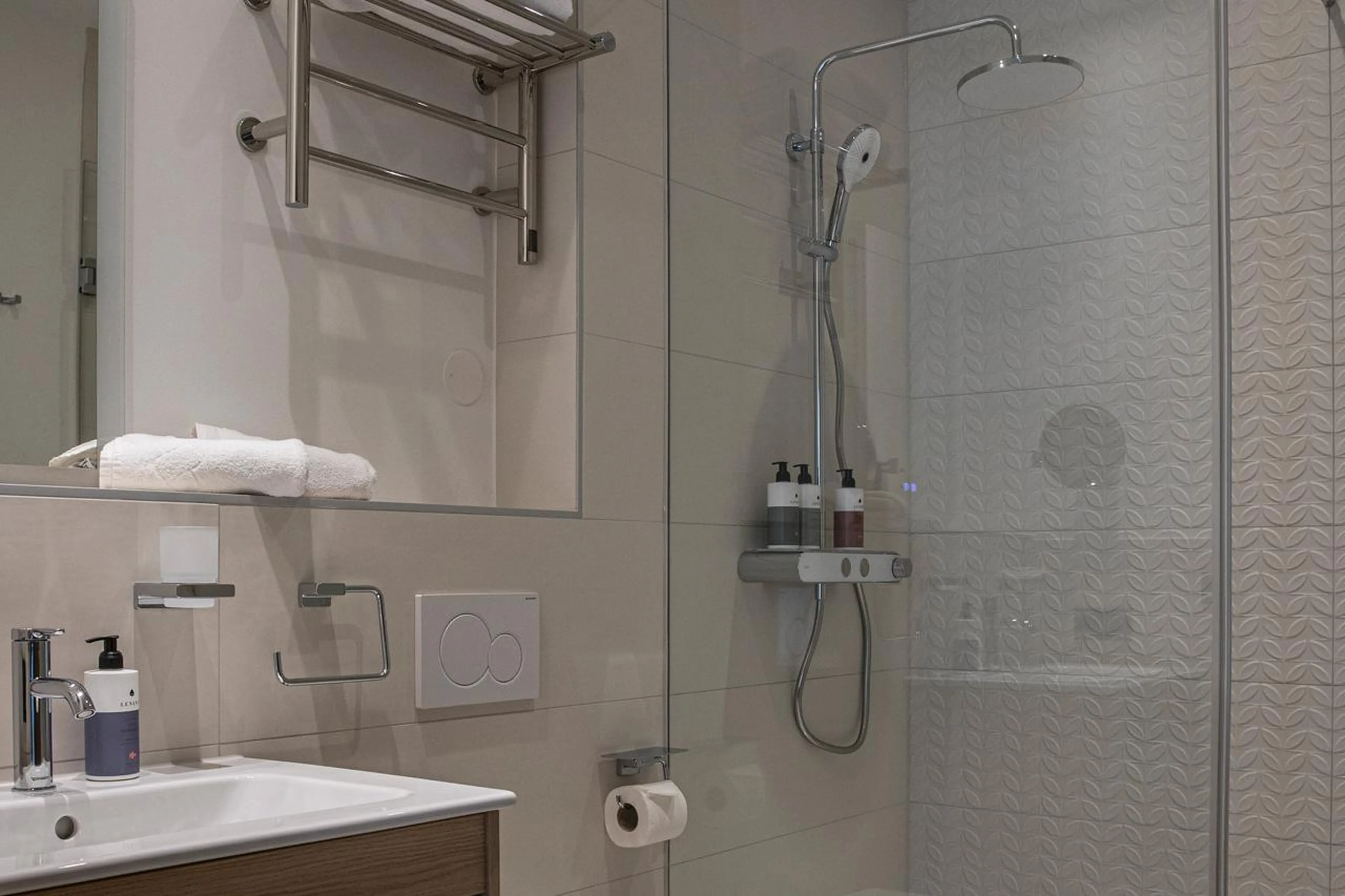 En-suite shower room in The Lodge @ 47