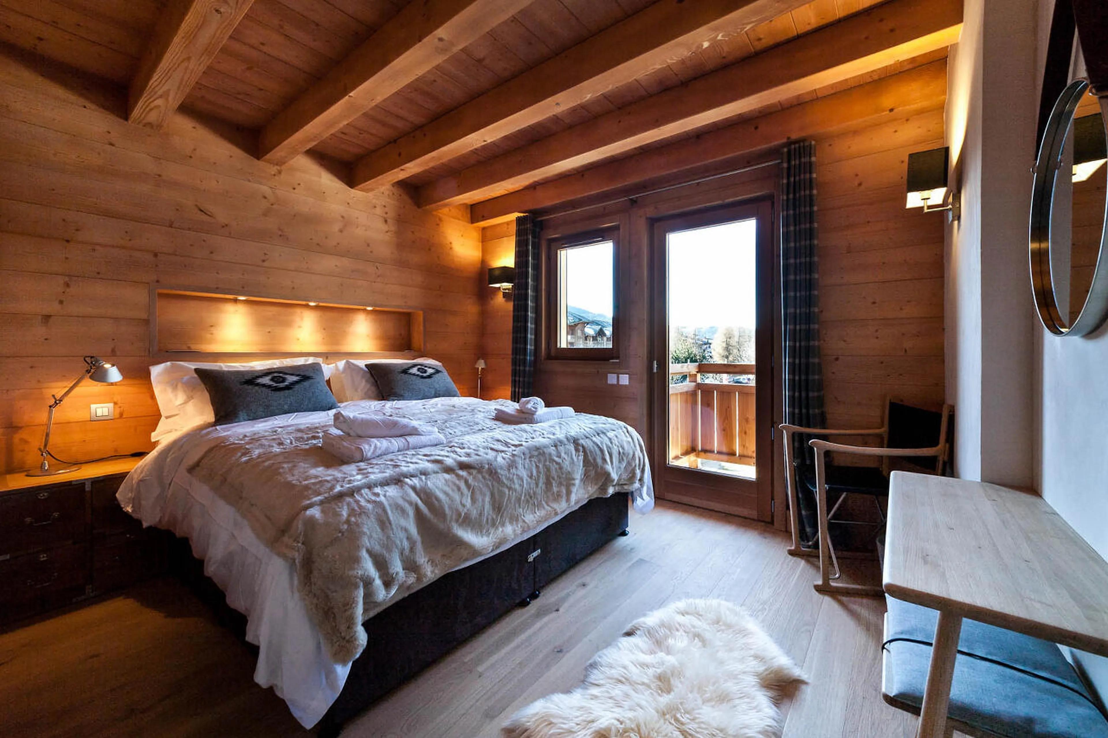 Super king-size/twin beds with balcony access in The Penthouse, Les Gets