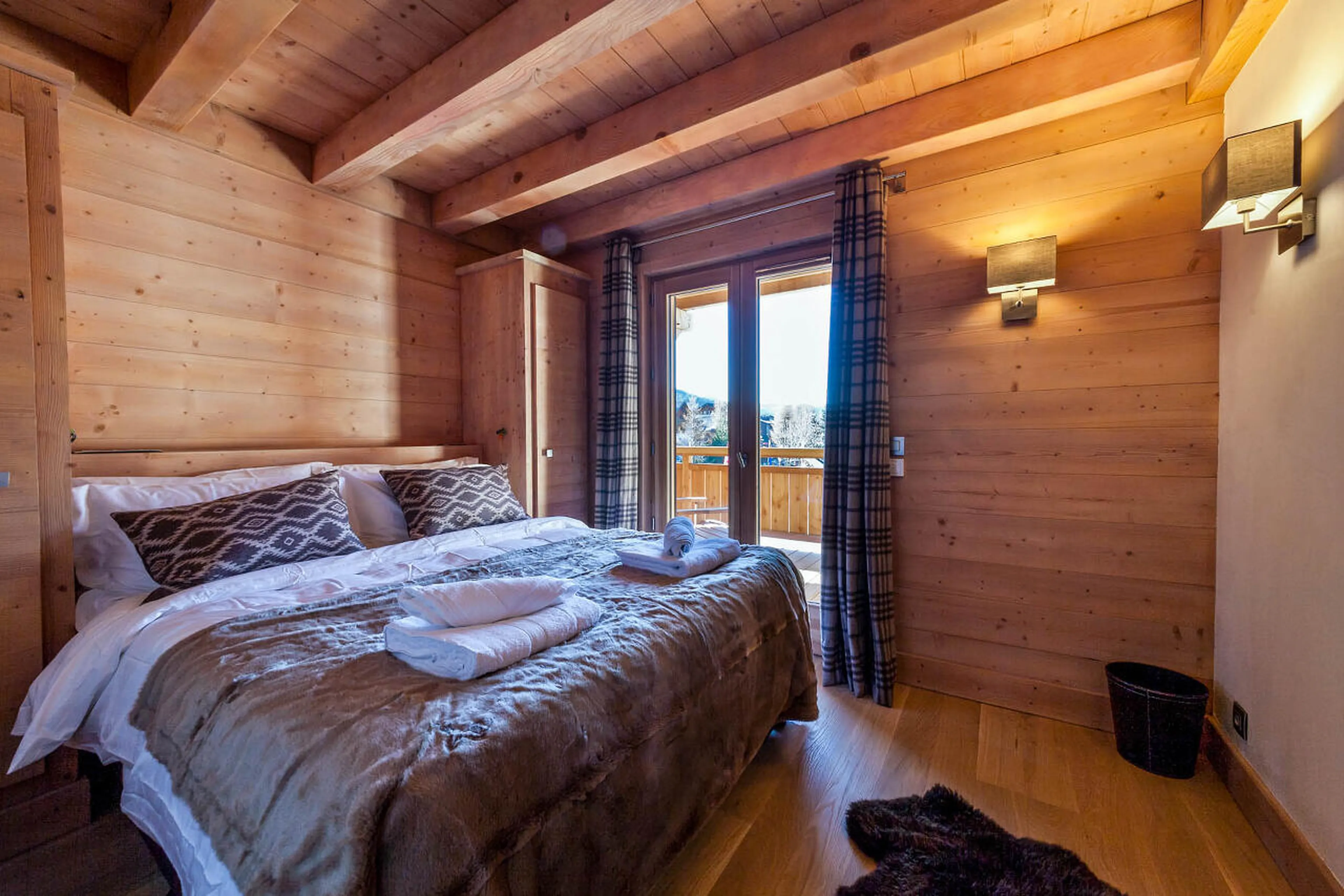 En-suite bedroom with access to the balcony of The Penthouse, Les Gets
