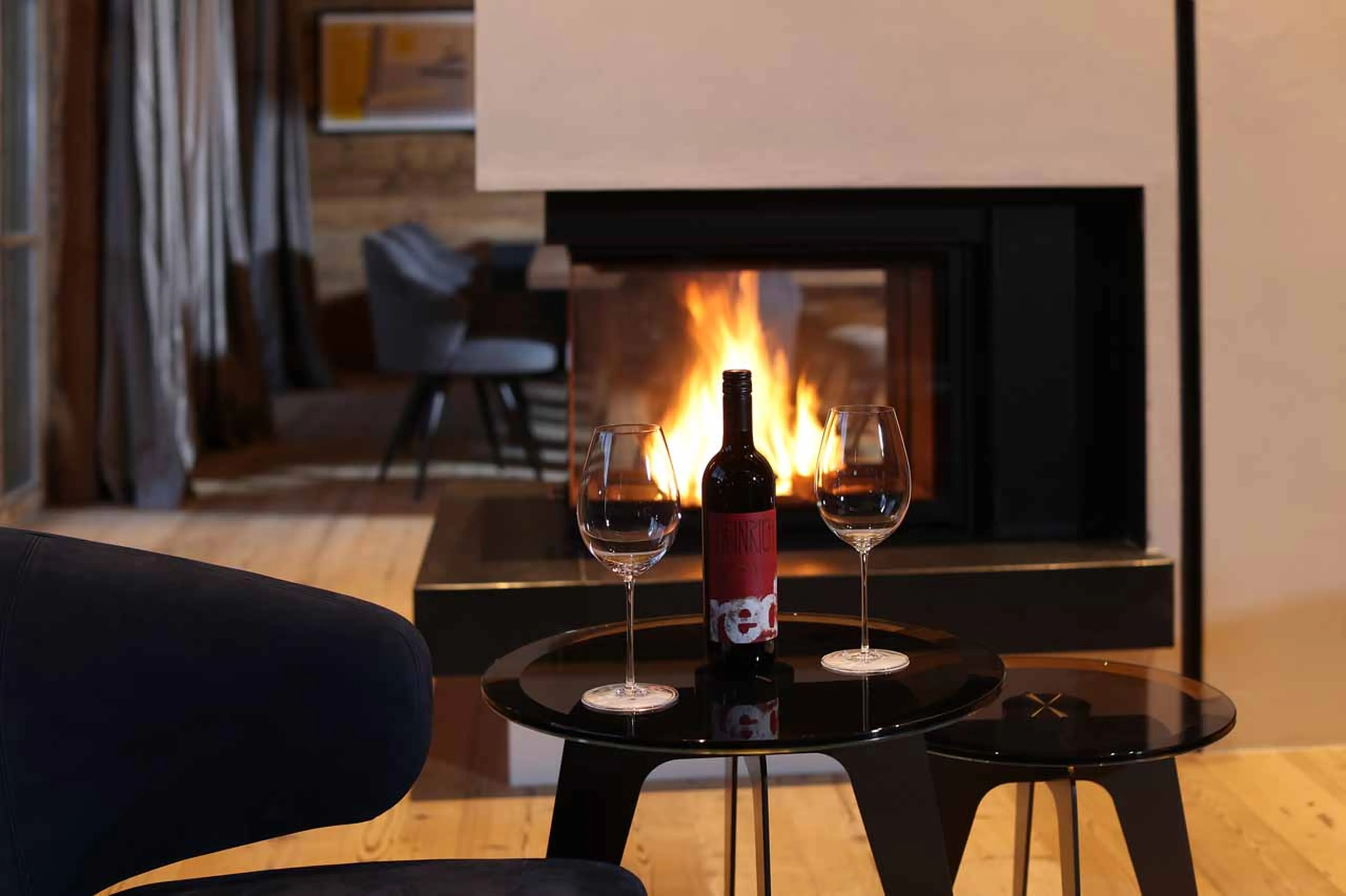 Fireplace and wine at The Residence in Lech