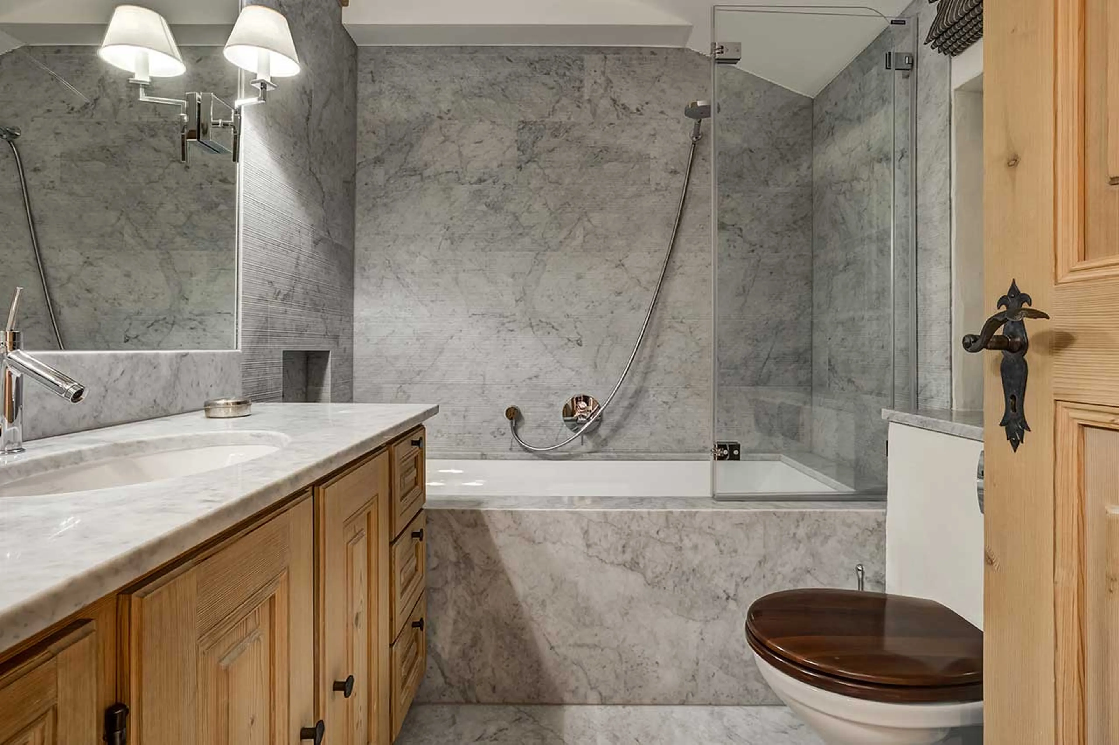 Bathroom three at Tivoli Lodge in Davos