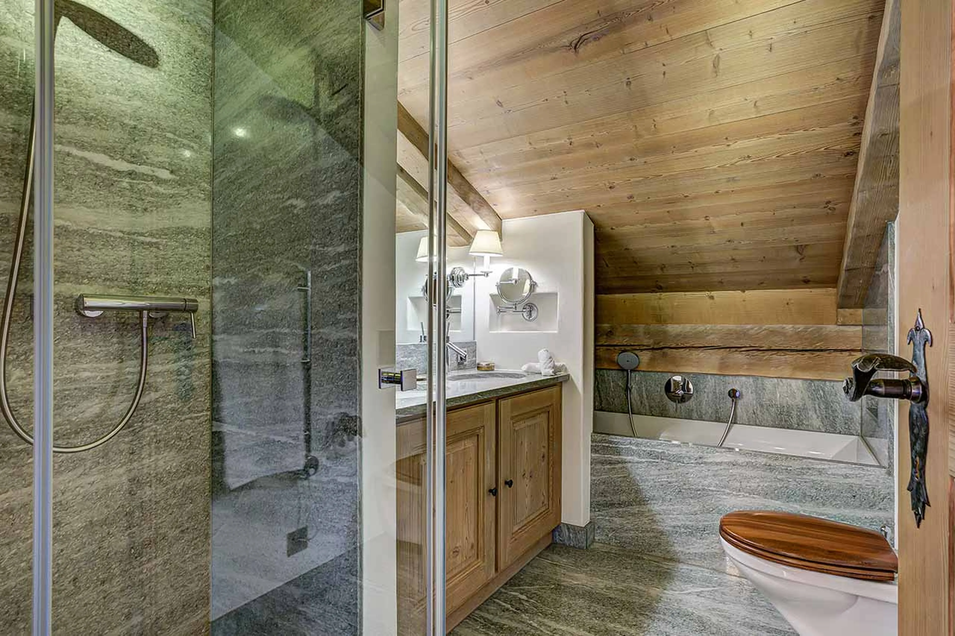 Bathroom four at Tivoli Lodge in Davos