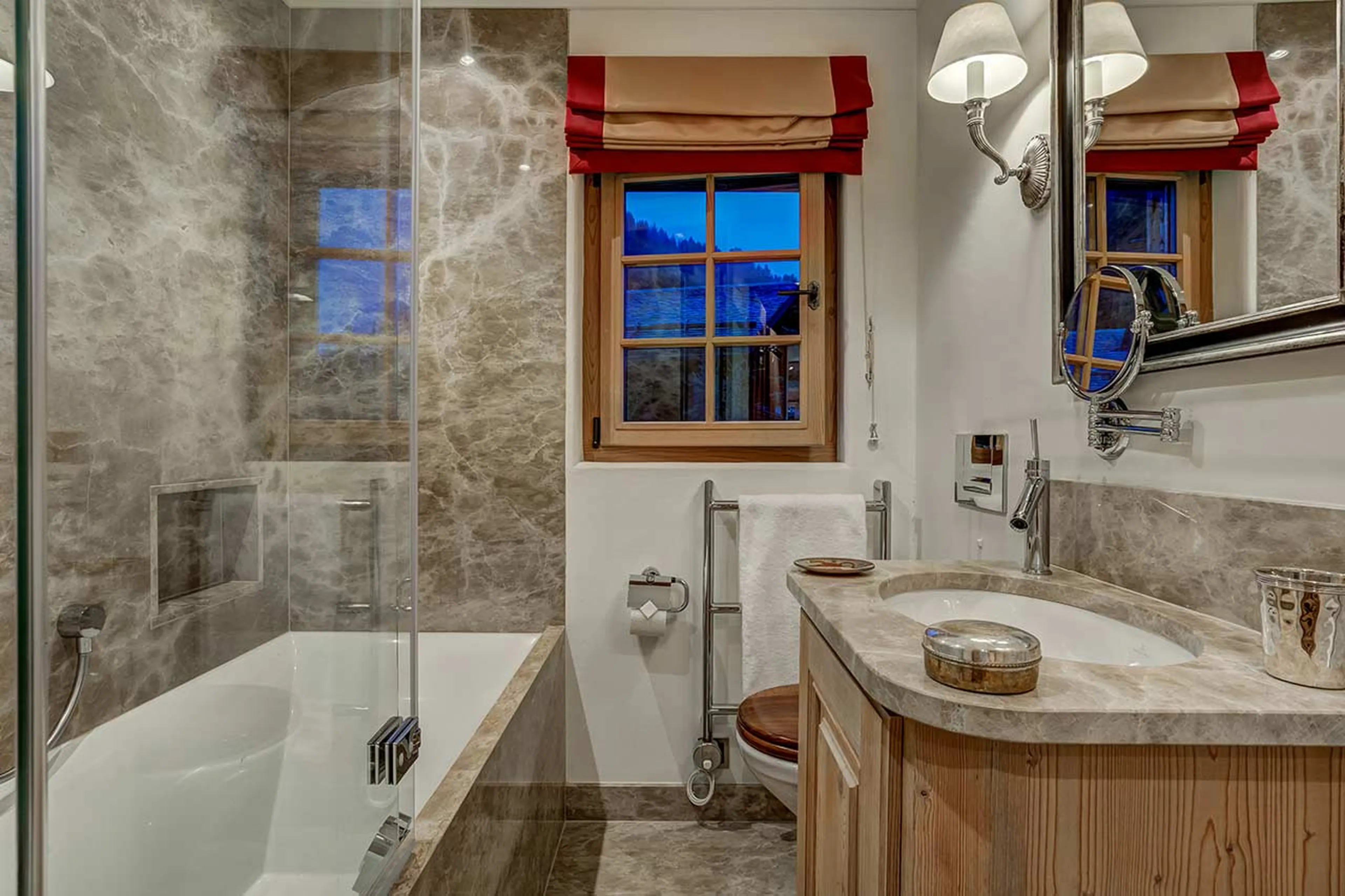 Bathroom five at Tivoli Lodge in Davos