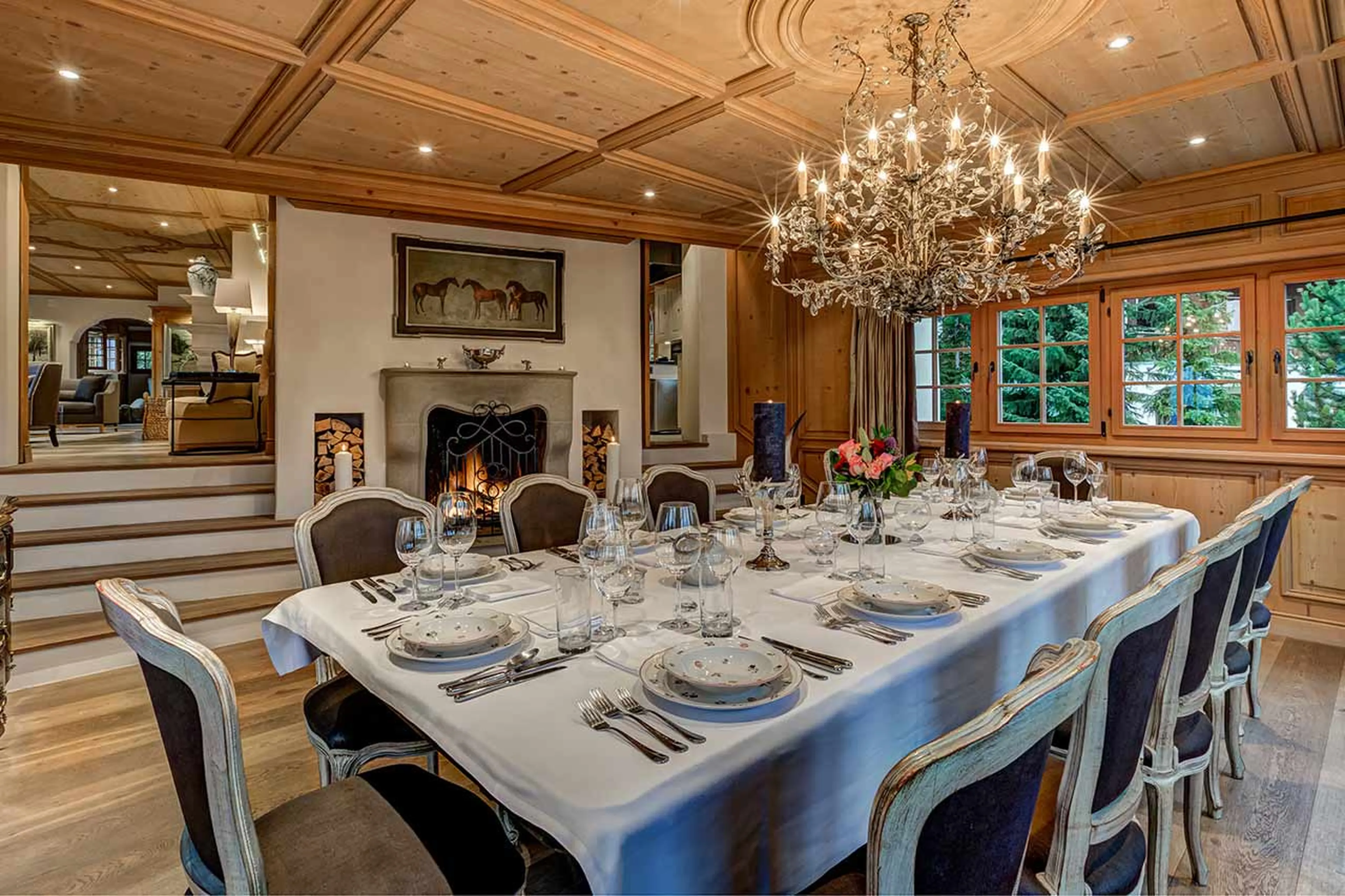 Dining room with fireplace at Tivoli Lodge in Davos
