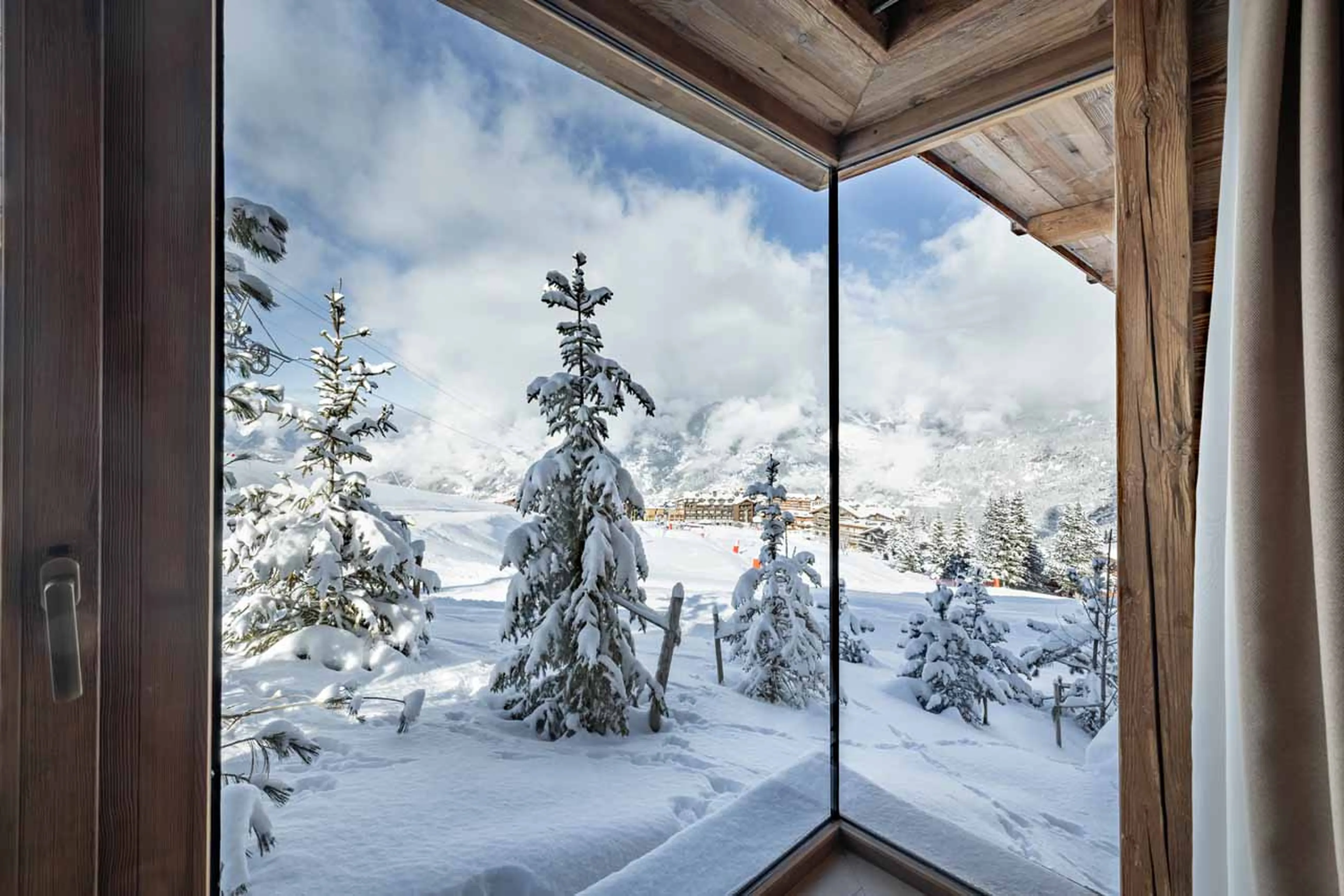 Picture windows at Ultima Courchevel Prestige in Courchevel 1650