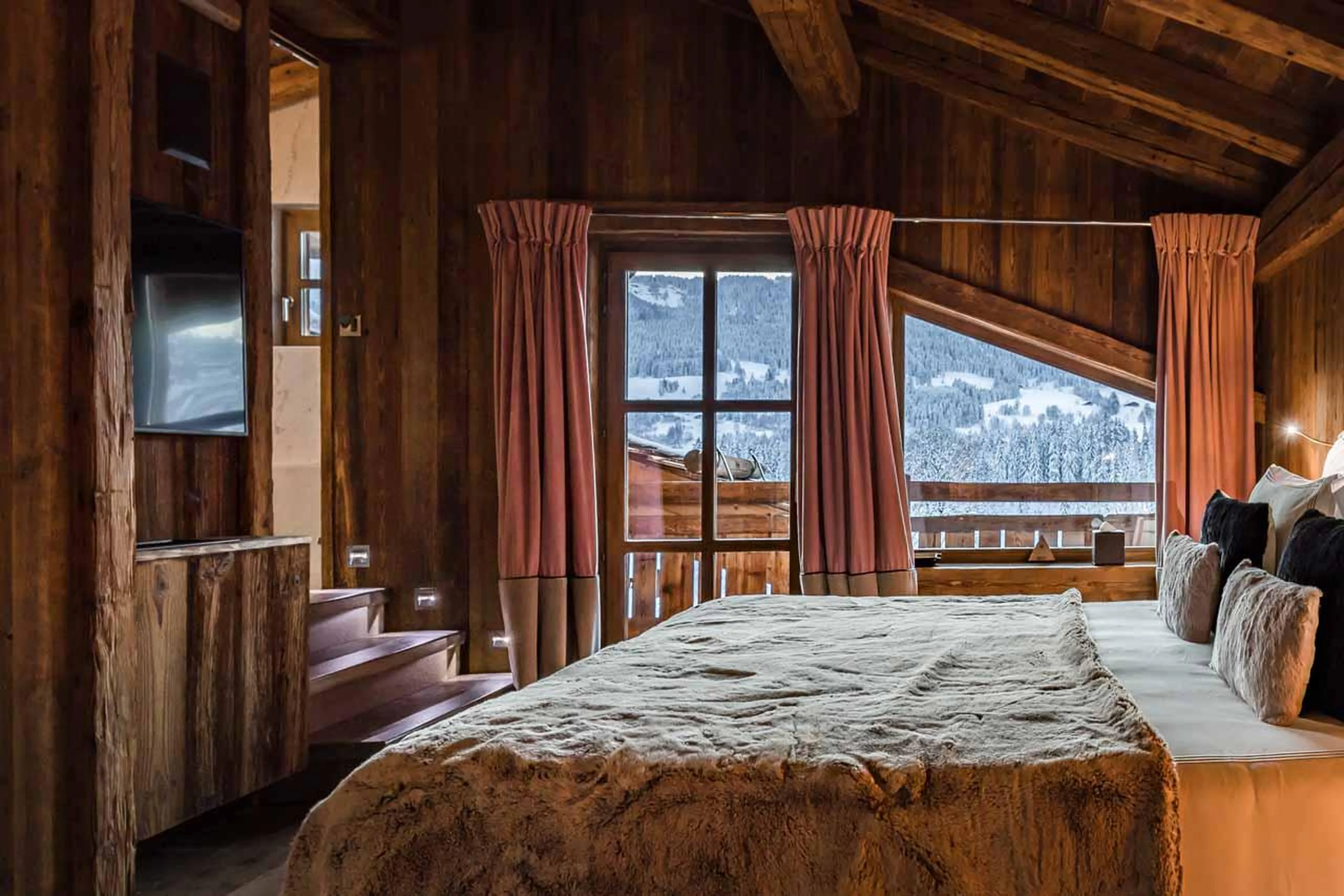 Double bedroom with balcony at Ultima Megeve
