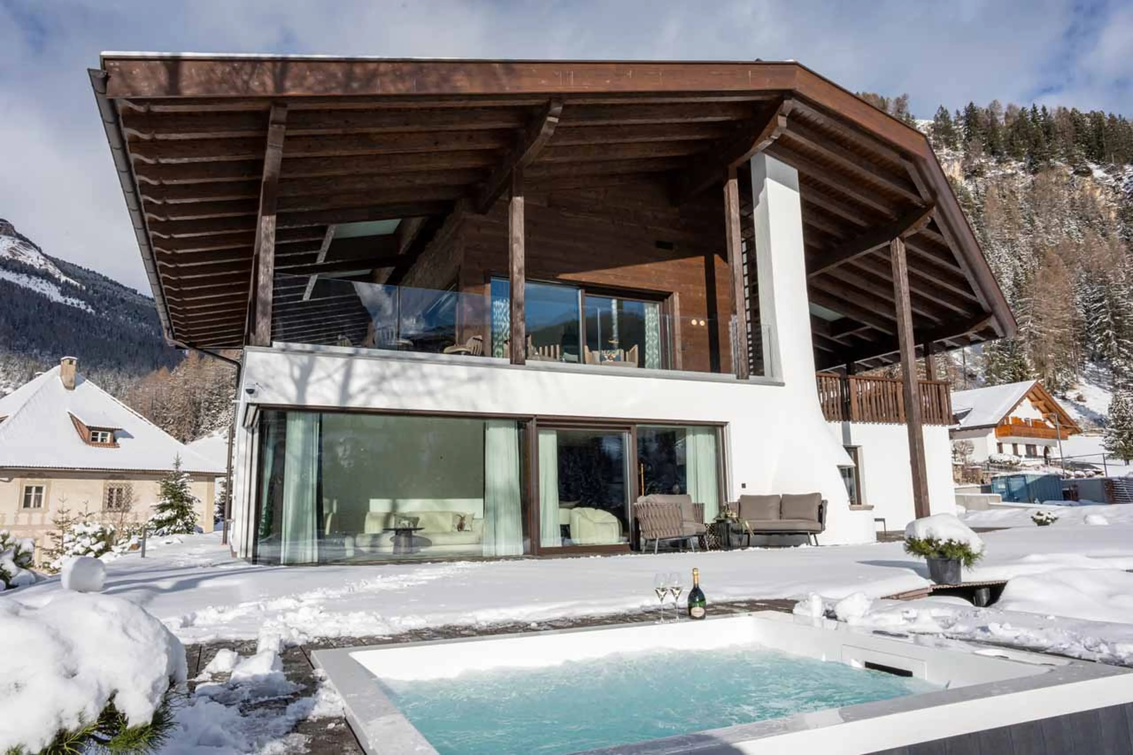 Exterior and Jacuzzi at Chalet Carolina in Val Gardena