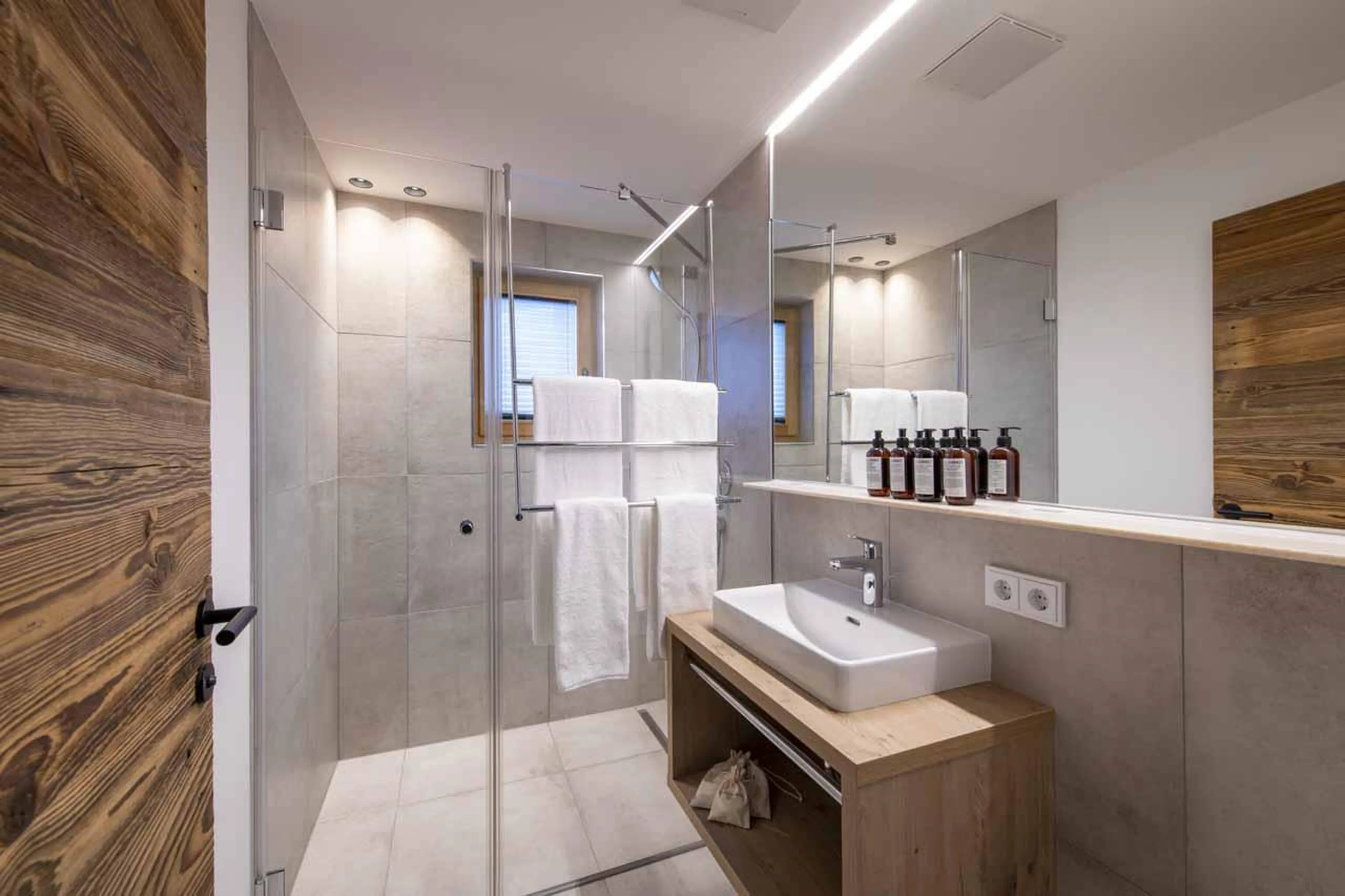 Separate shower room at Villa Villekulla in St Anton