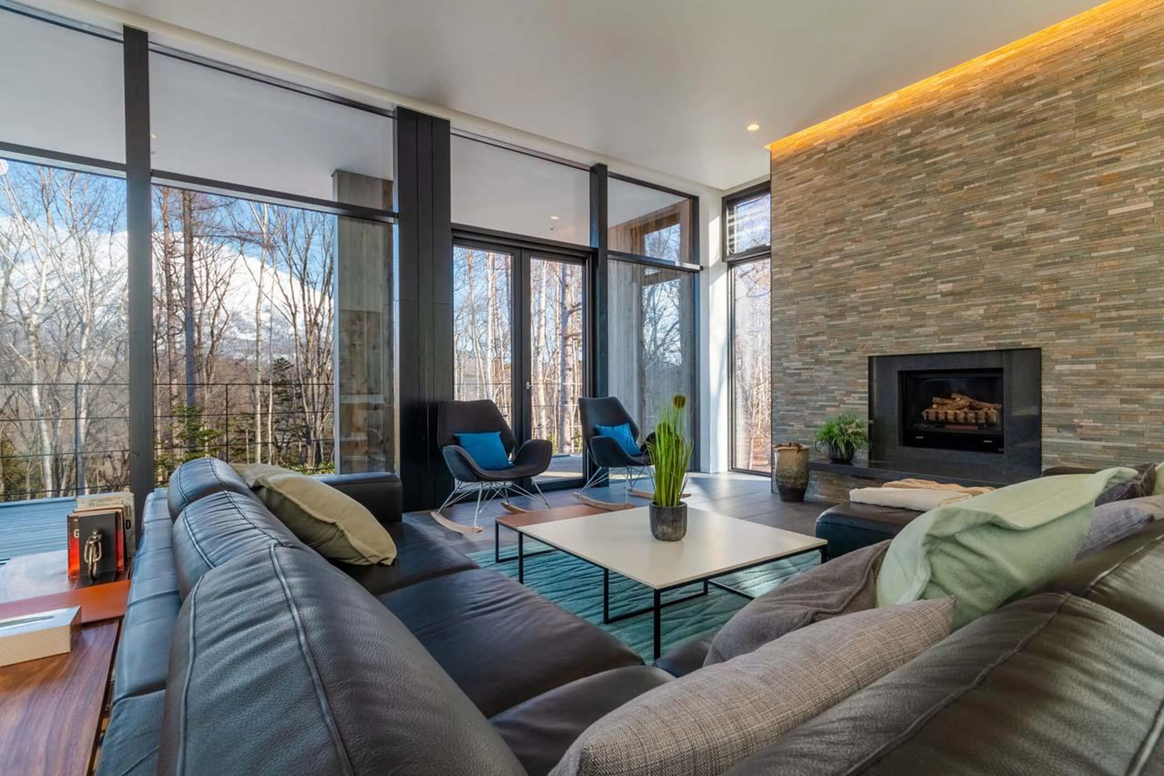 Floor to ceiling windows at Yanagi House in Niseko