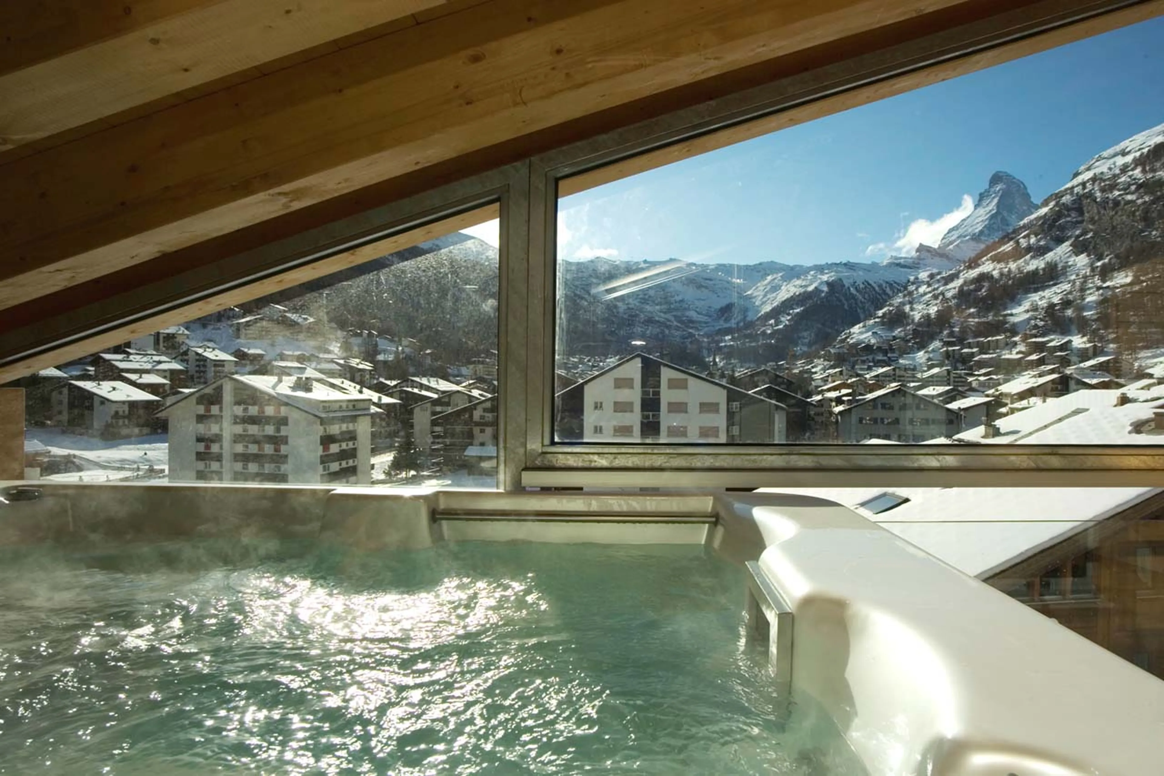 Hot tub at Chalet Zermatt Lodge in Zermatt